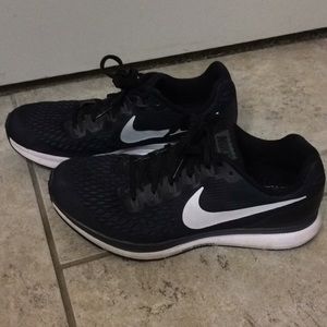 Nike tennis shoes